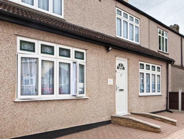 Montrose Guest House Ромфорд Екстериор снимка