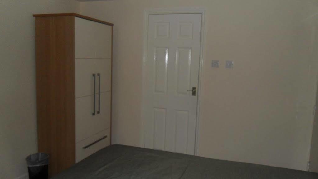 Montrose Guest House Ромфорд Екстериор снимка